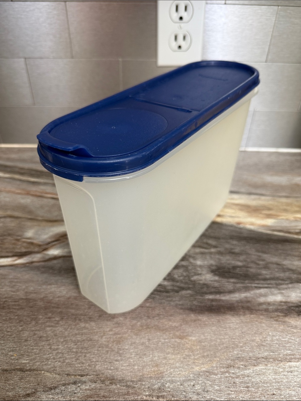 Tupperware Super Oval 3 with pour lid